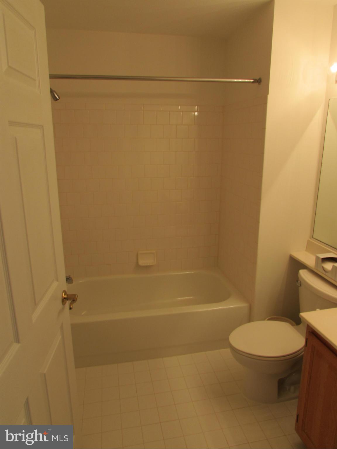 3901 Darleigh Road, Unit H Baltimore, MD 21236 - Photo 9 of 21 Bath