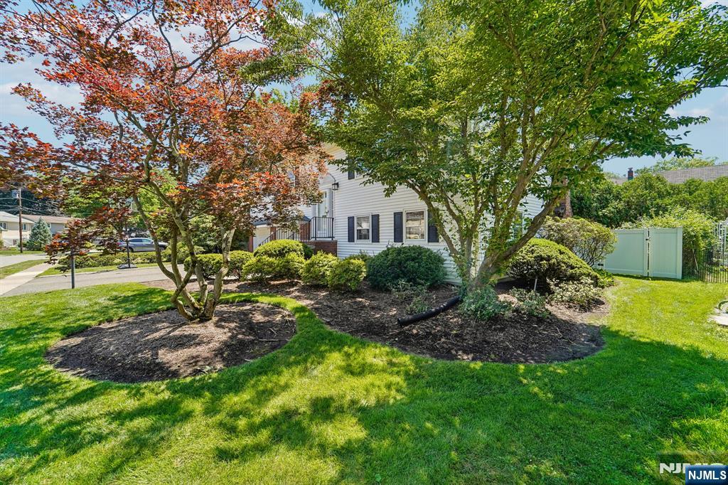41-57 Rys Terrace Fair Lawn, NJ 07410 - Photo 3 of 32