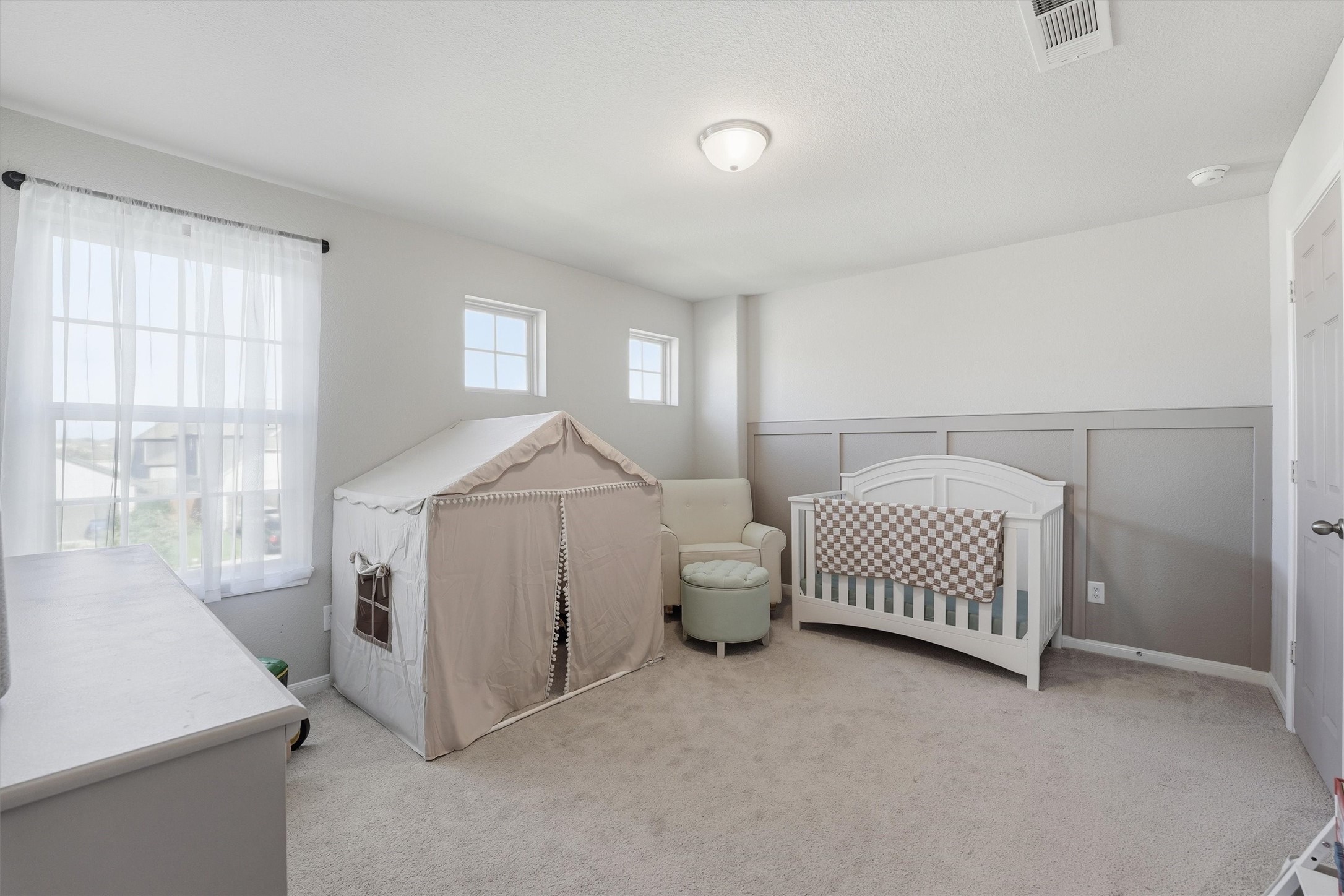 2130 Shellbark Way La Marque, TX 77568 - Photo 15 of 30 Bright and spacious secondary bedroom with large closet.