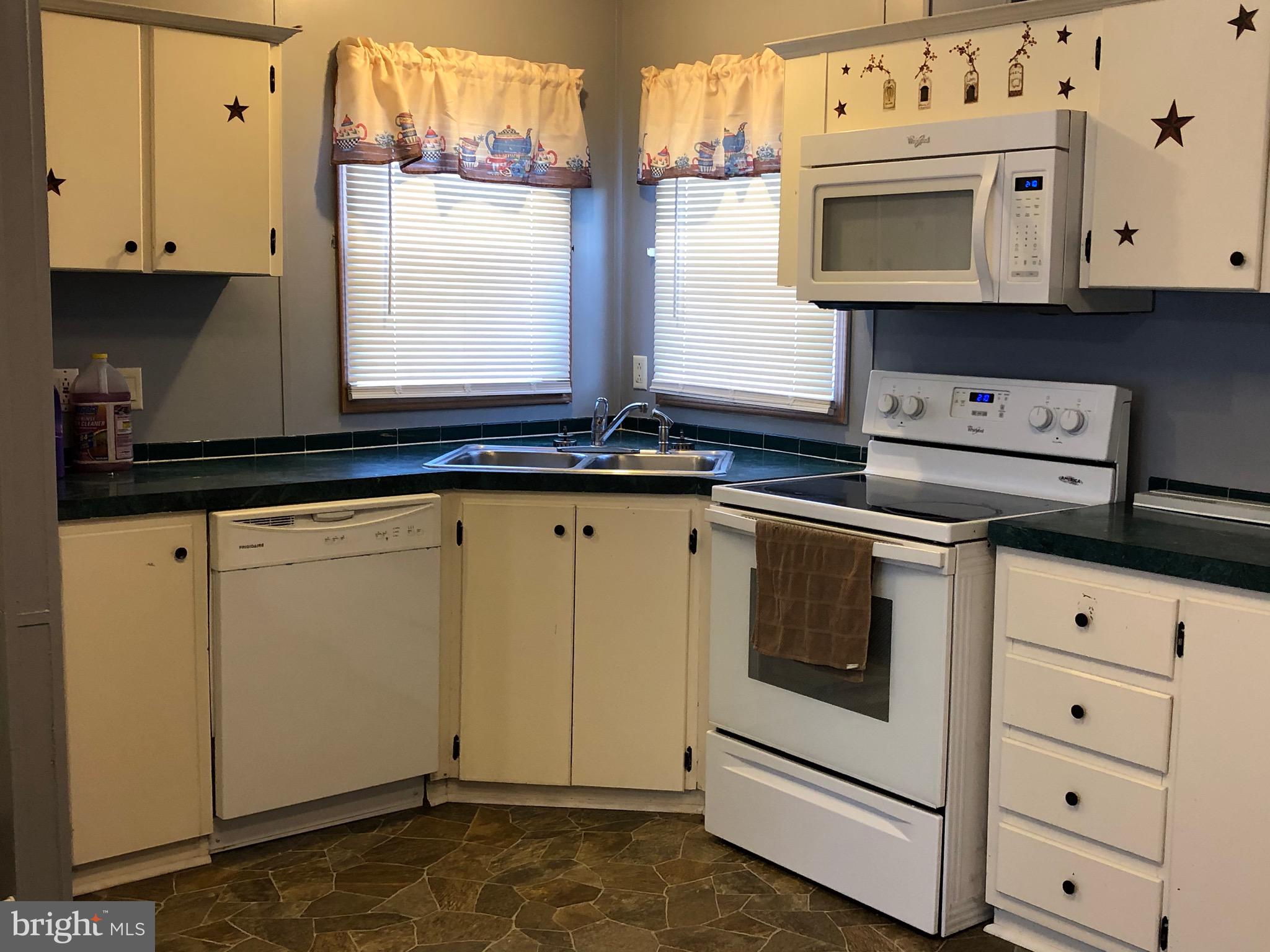 4556 Duffield Road Chambersburg, PA 17202 - Photo 1 of 24 Kitchen