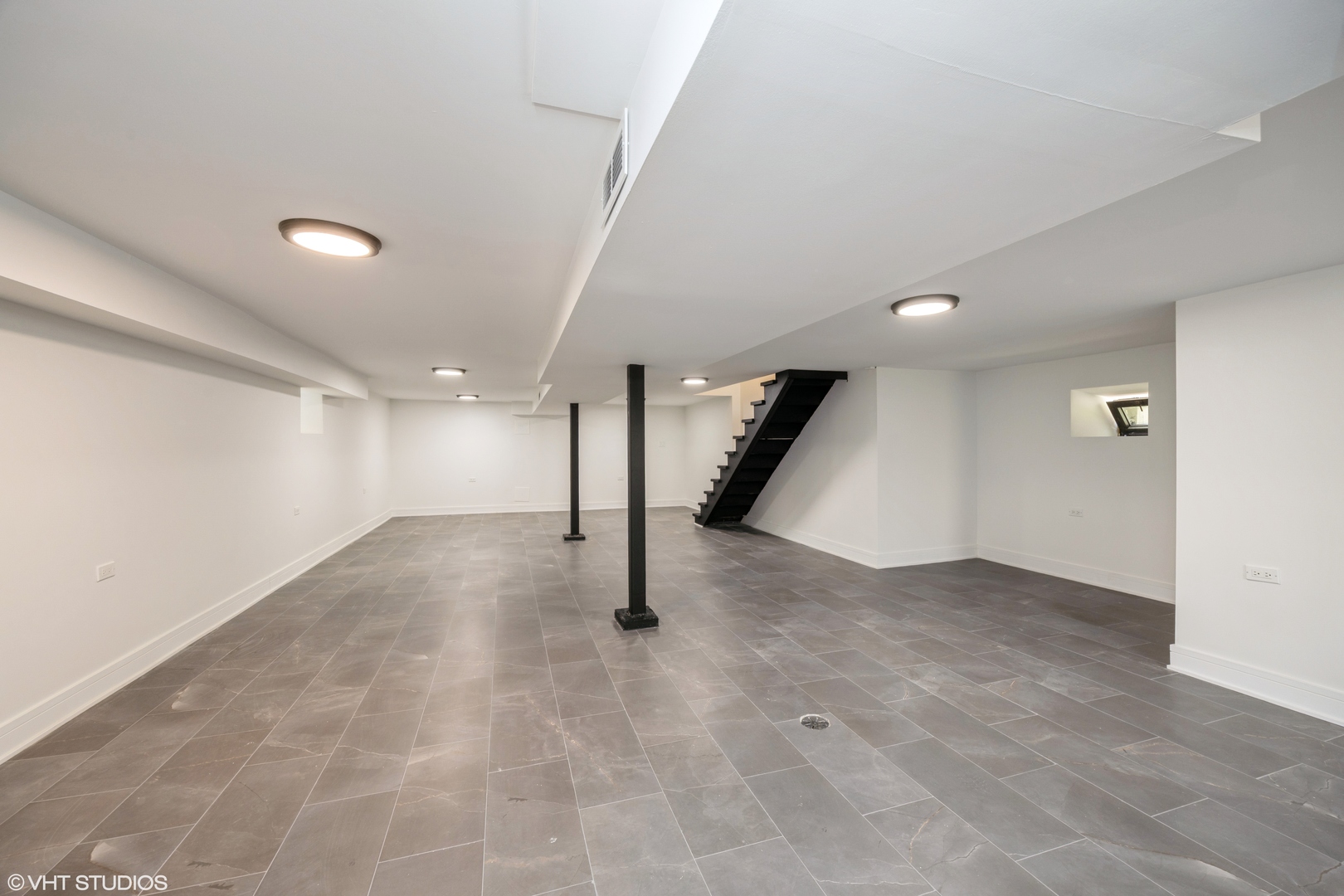 2230 South Ridgeway Avenue Chicago, IL 60623 - Photo 11 of 13 a view of an empty room