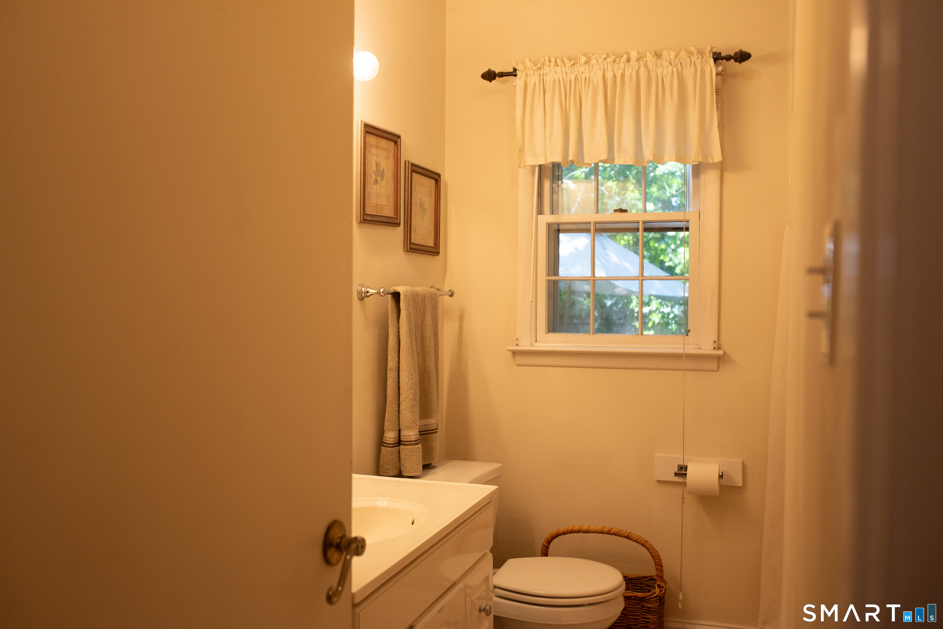 781 Tunxis Hill Road Fairfield, CT 06825 - Photo 11 of 20 Main floor