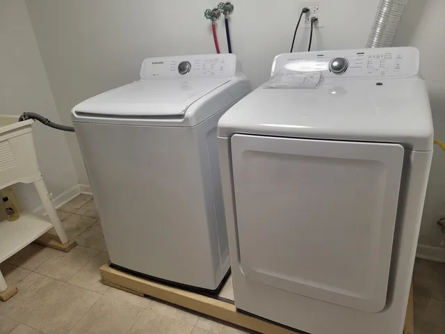 $3,500 | 2382 South Scott Street, Des Plaines, IL 60018