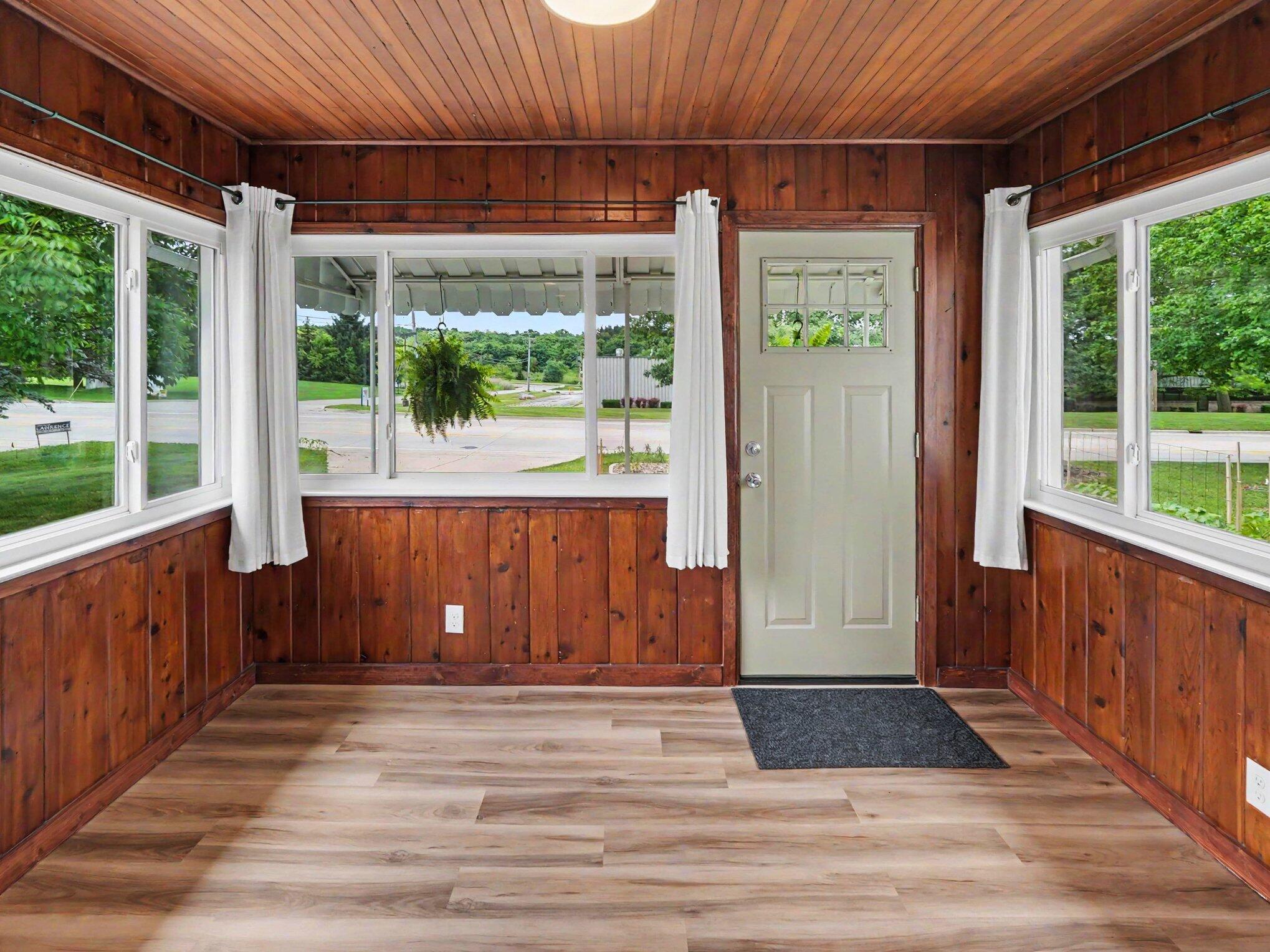 685 South Wagner Road Ann Arbor, MI 48103 - Photo 6 of 44 008_file_3079
