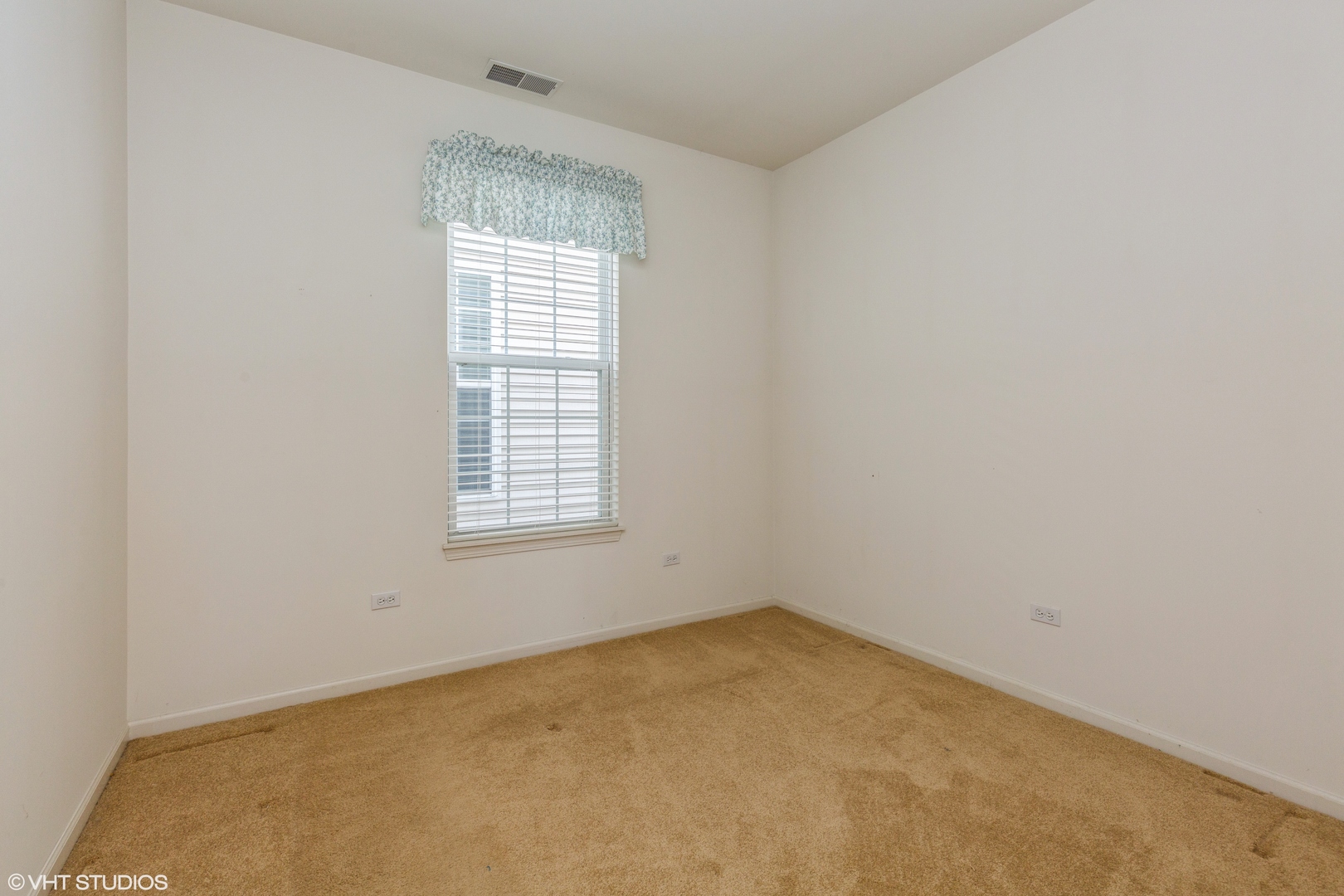 13944 Chanwahon Road Huntley, IL 60142 - Photo 11 of 13 Gallery Image 11