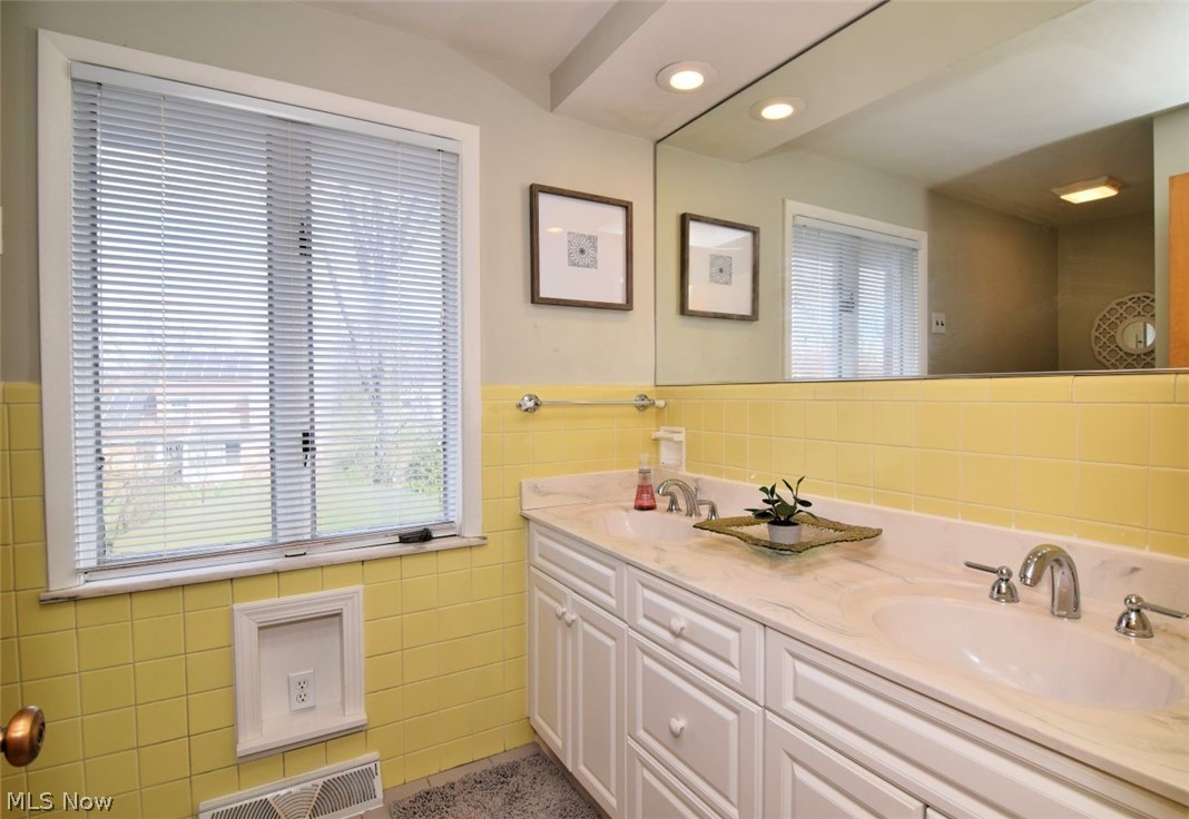 20815 Colby Road Shaker Heights, OH 44122 - Photo 21 of 25