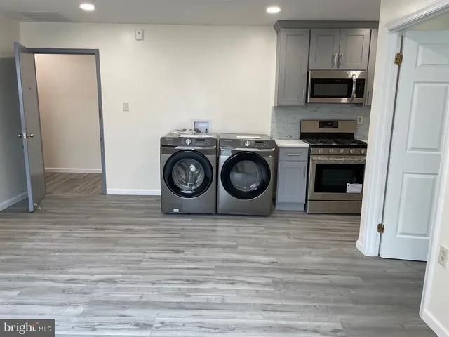 a view of a entryway door of the building