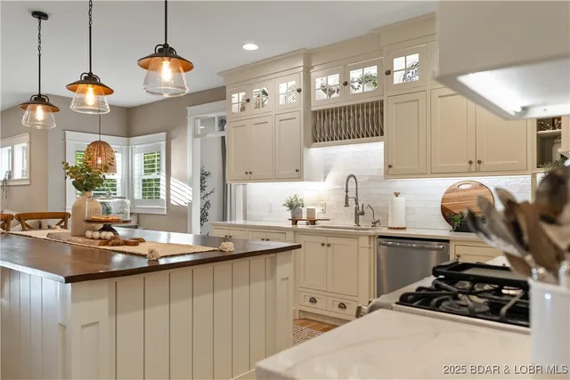 $1,400,000 | 336 Cherry Hill Lane, Lake Ozark, MO 65049