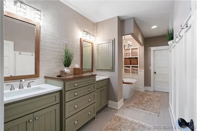 $1,400,000 | 336 Cherry Hill Lane, Lake Ozark, MO 65049