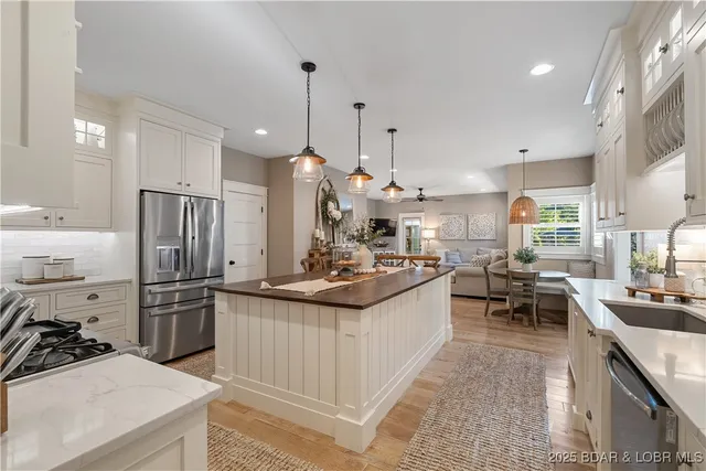 $1,400,000 | 336 Cherry Hill Lane, Lake Ozark, MO 65049