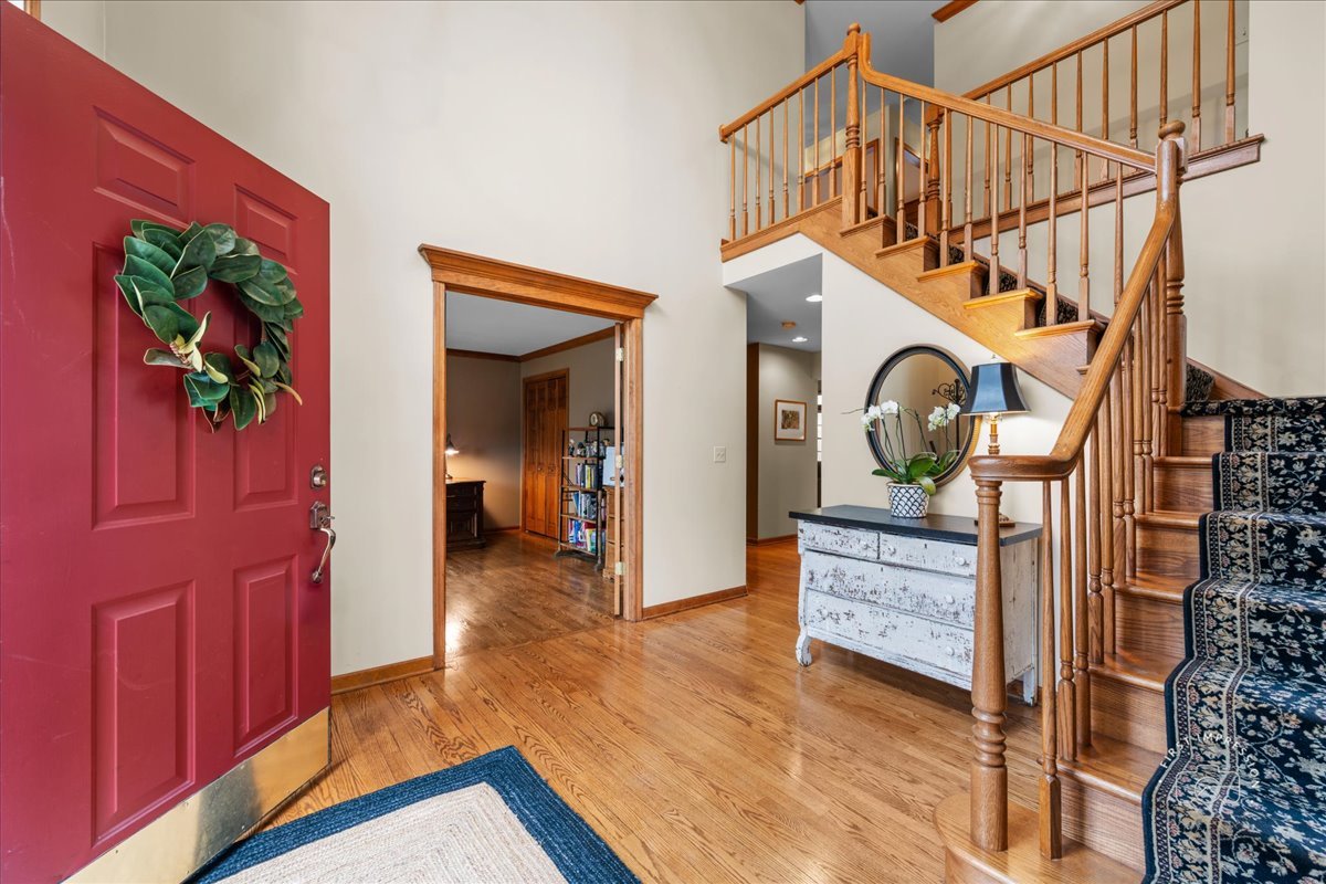 1631 Eagle Brook Drive Geneva, IL 60134 - Photo 2 of 31