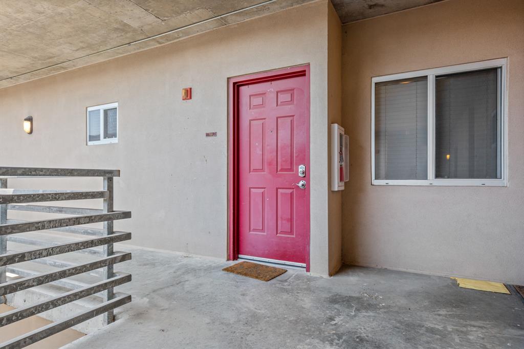 711 West 26th Street, Unit 700 Austin, TX 78705 - Photo 3 of 19 an empty room with windows