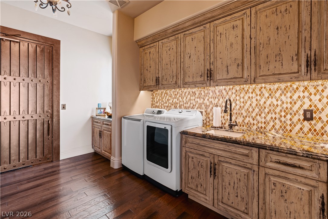 1123 Christian Road Henderson, NV 89002 - Photo 21 of 94 A well-appointed laundry area offers ample storage and modern conveniences.