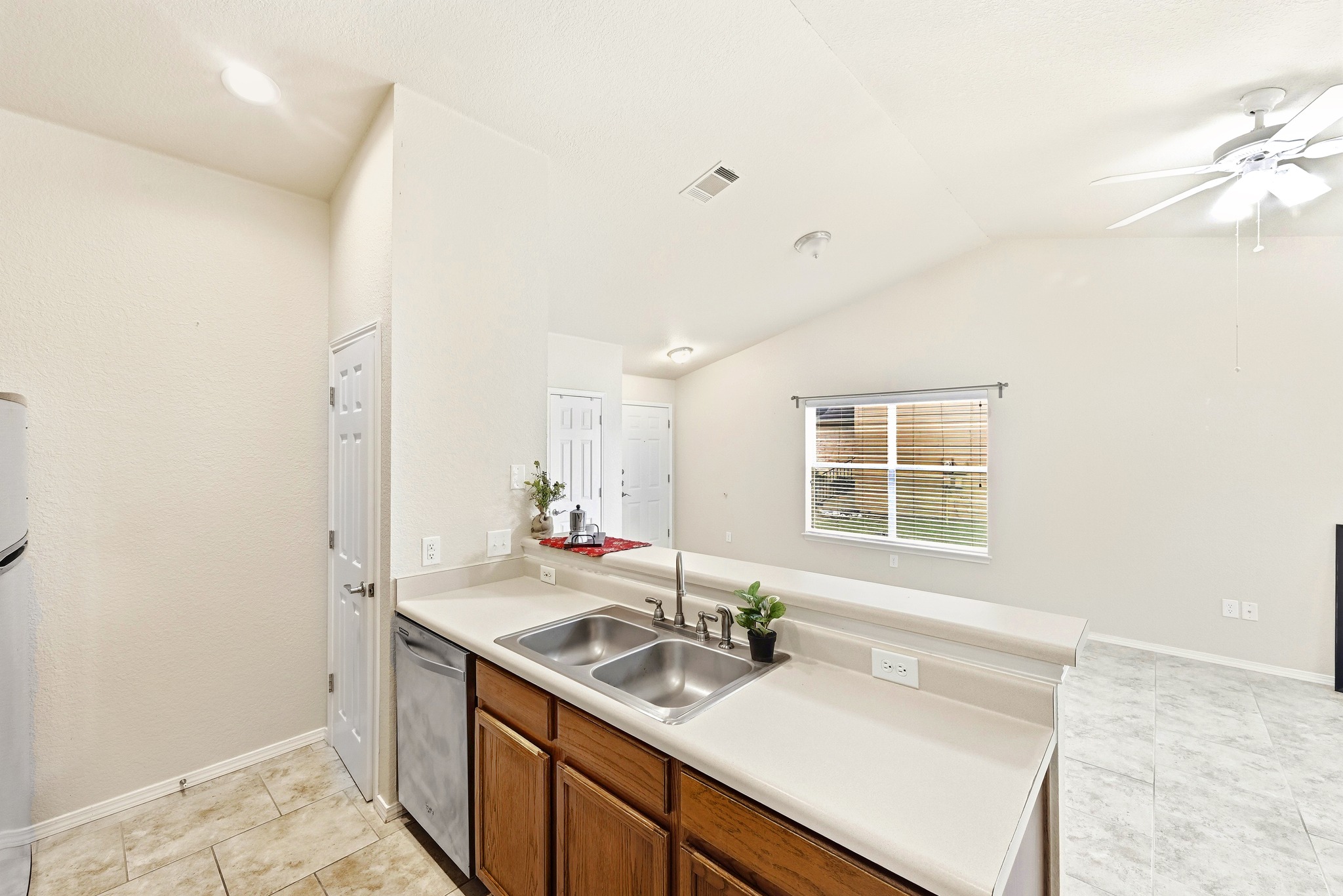 186 Prairie Springs Loop Georgetown, TX 78626 - Photo 14 of 26