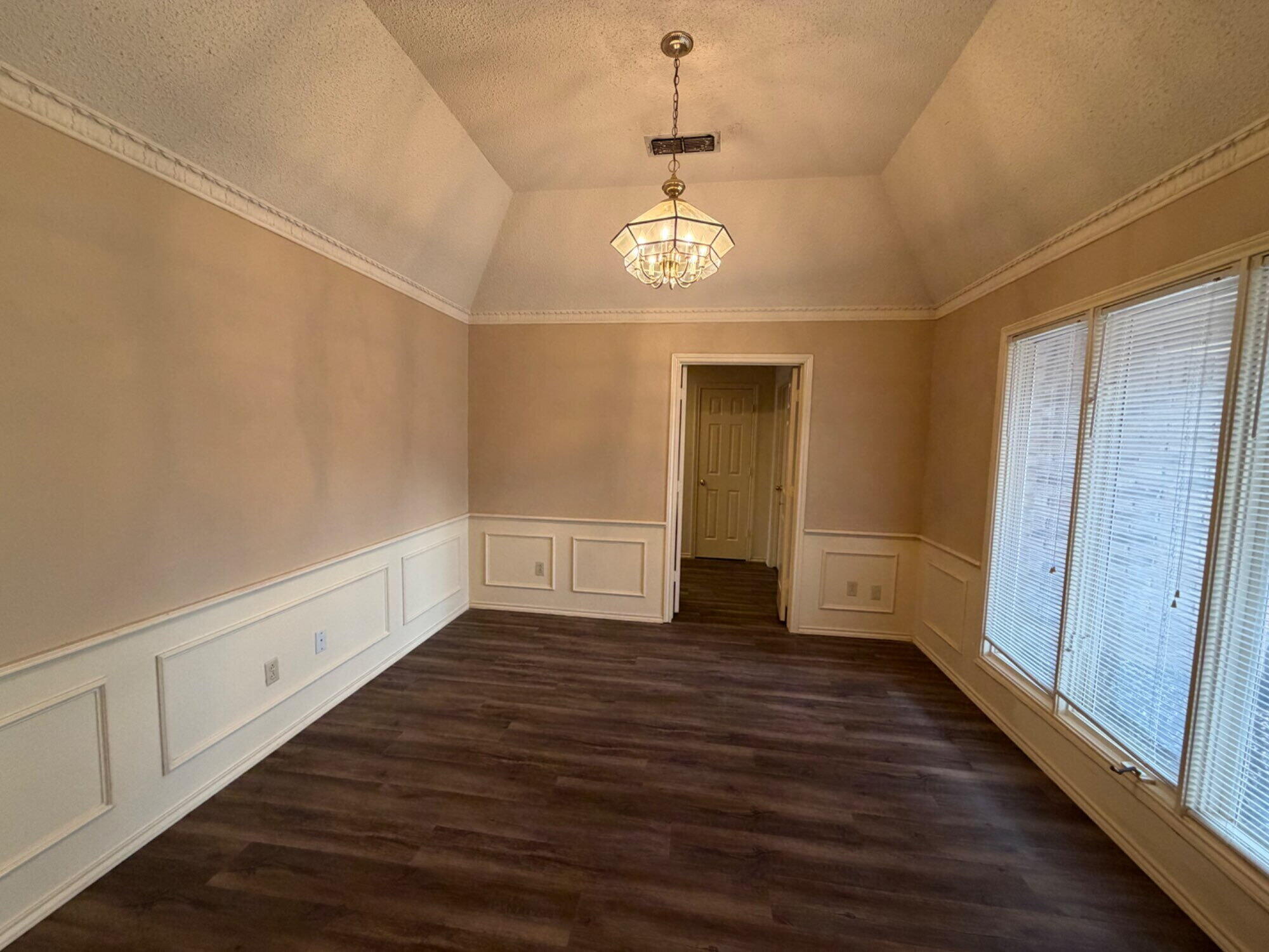 5806 78th Street Lubbock, TX 79424 - Photo 4 of 15 IMG_6864