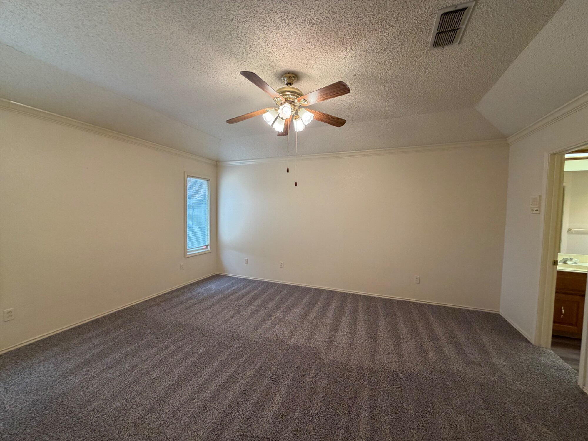 5806 78th Street Lubbock, TX 79424 - Photo 8 of 15 IMG_6868