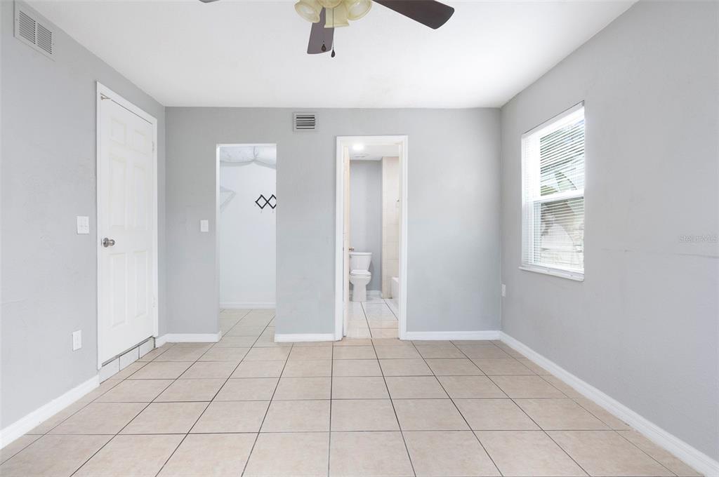 5255 45th Avenue North St. Petersburg, FL 33709 - Photo 9 of 24
