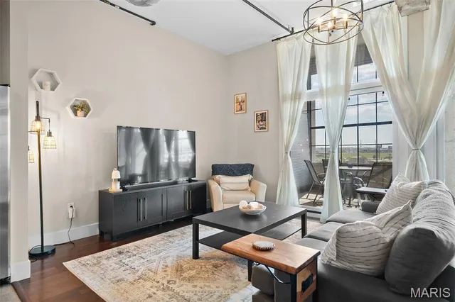 $230,000 | 4100 Forest Park Avenue, Unit 517, St. Louis, MO 63108