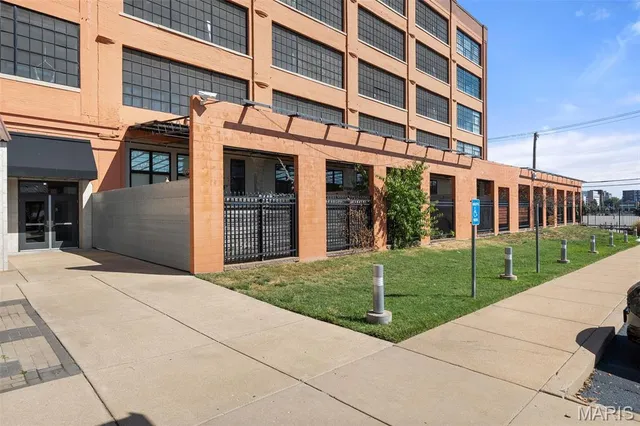 $230,000 | 4100 Forest Park Avenue, Unit 517, St. Louis, MO 63108