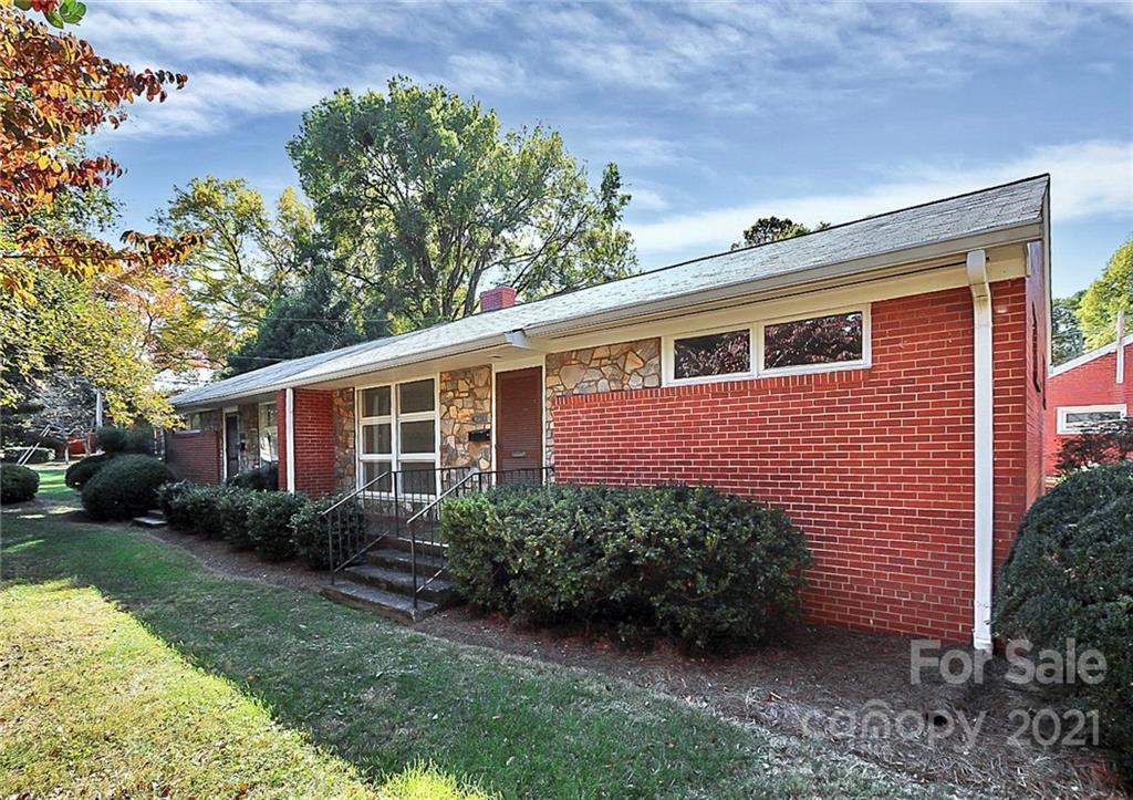 4230 Randolph Road Charlotte, NC 28211 - Photo 27 of 31 a view of a backyard with plants and large tree