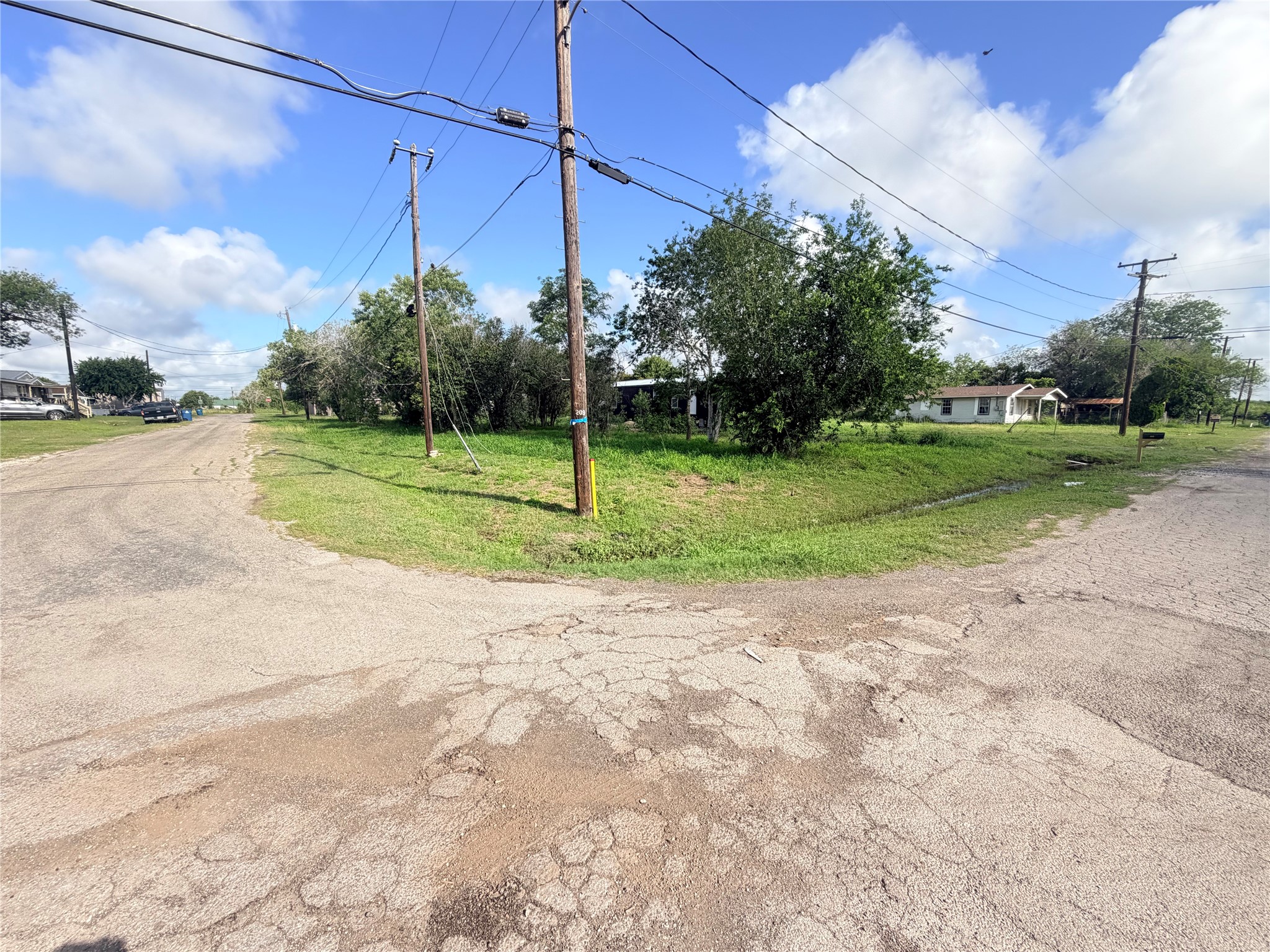 107 Shaw Street Refugio, TX 78377 - Photo 2 of 6