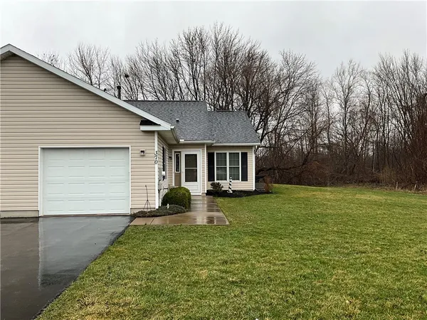 $349,900 | 370 Walker Drive, Canandaigua City, NY 14424