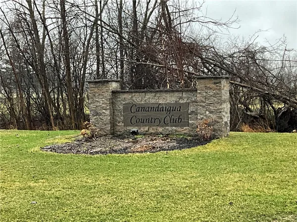 $349,900 | 370 Walker Drive, Canandaigua City, NY 14424