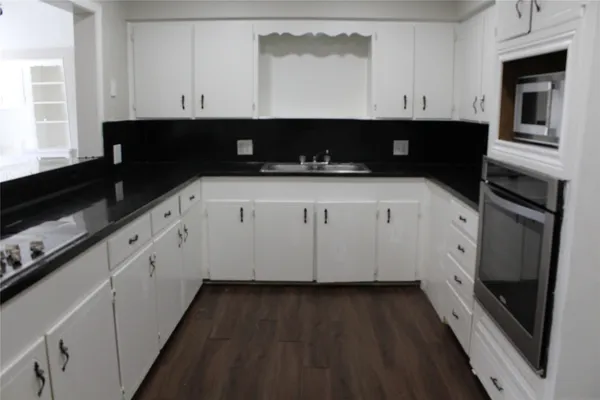 a view of empty room with windows