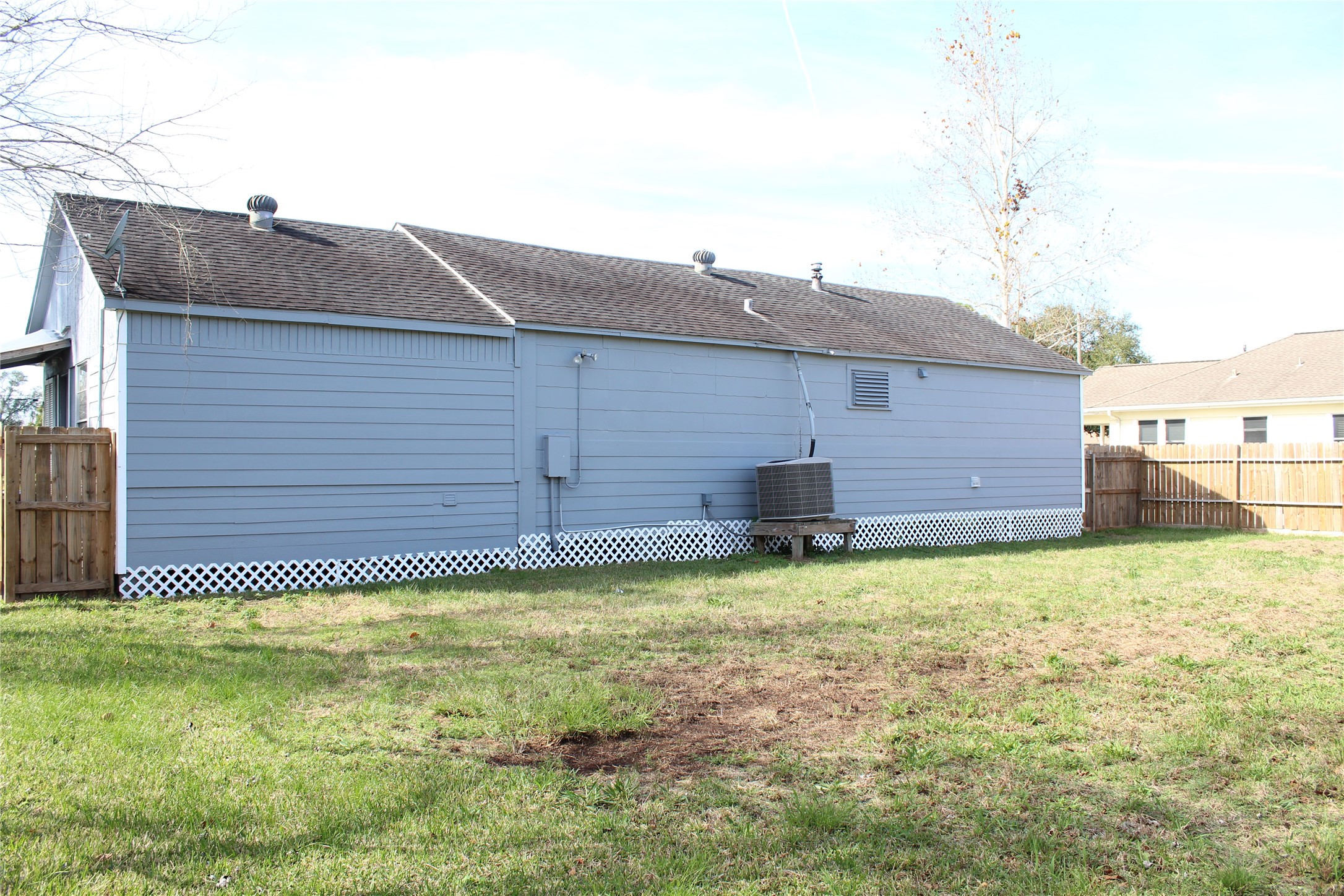 817 Hudler Street La Marque, TX 77568 - Photo 4 of 43 a backyard of a house