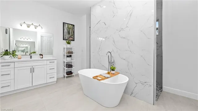 $699,999 | 569 Desoto Boulevard South, Naples, FL 34117