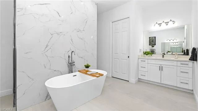 $699,999 | 569 Desoto Boulevard South, Naples, FL 34117