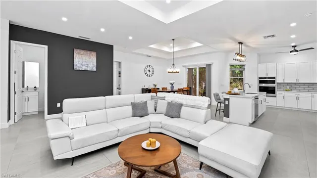 $699,999 | 569 Desoto Boulevard South, Naples, FL 34117