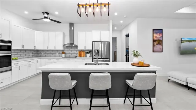 $699,999 | 569 Desoto Boulevard South, Naples, FL 34117