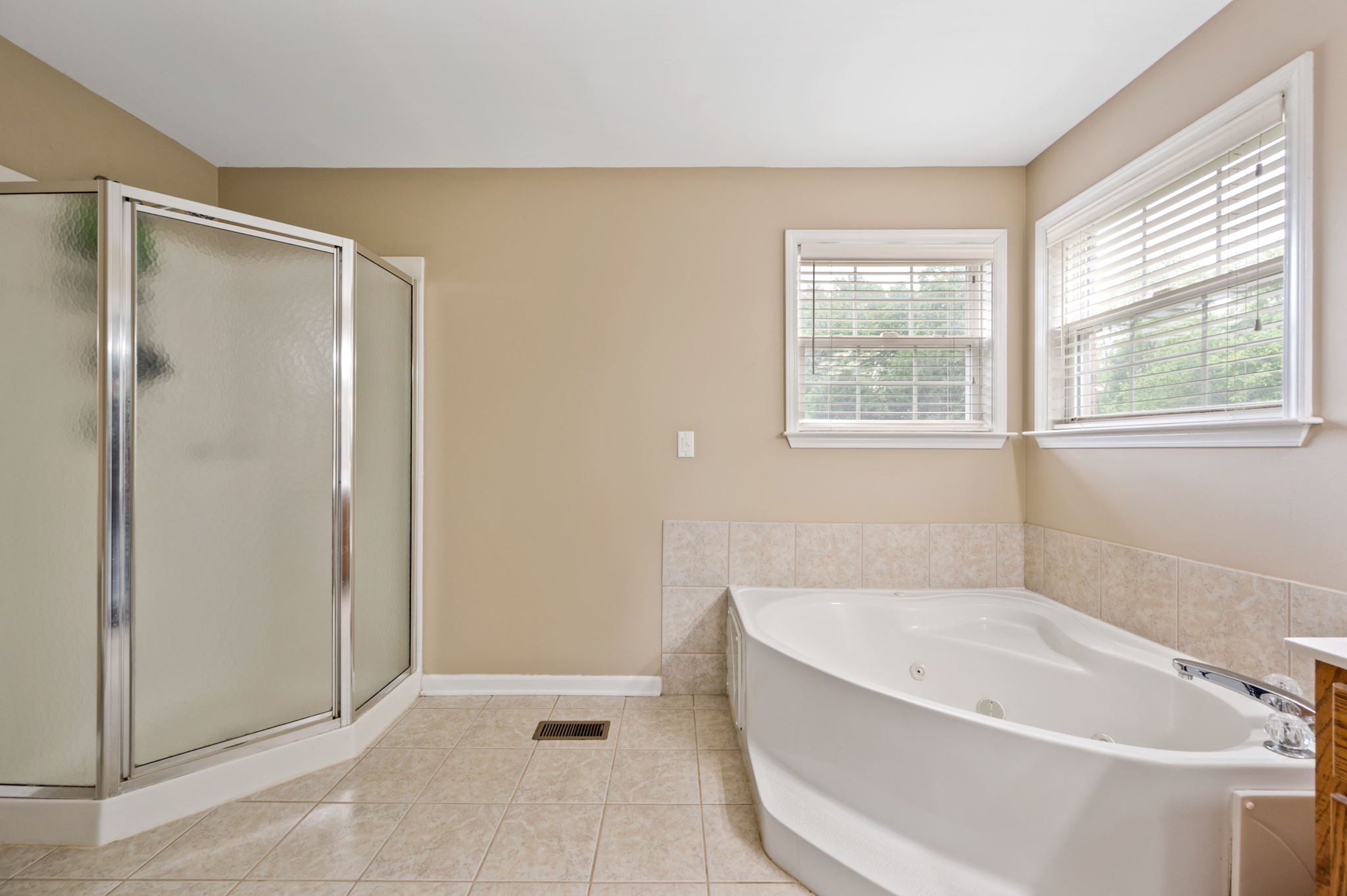 436 Marilyn Circle Spring Hill, TN 37174 - Photo 12 of 25 a white bath tub sitting next to a window