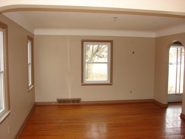 1869 South Custer Road Monroe, MI 48161 - Photo 8 of 16 Living Room