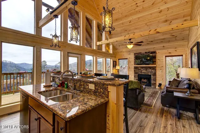 $789,000 | 1205 Parkview Vista Way, Pigeon Forge, TN 37863