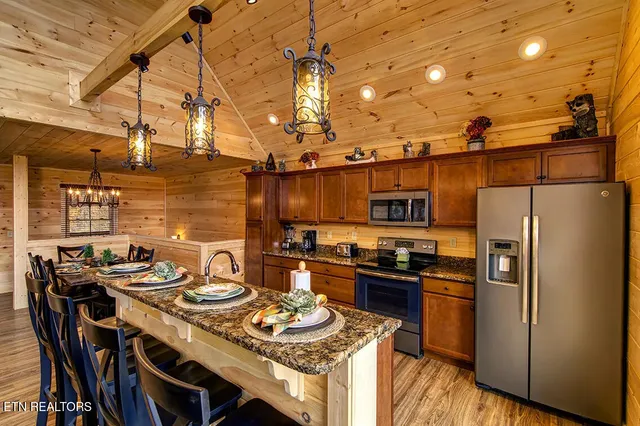 $789,000 | 1205 Parkview Vista Way, Pigeon Forge, TN 37863