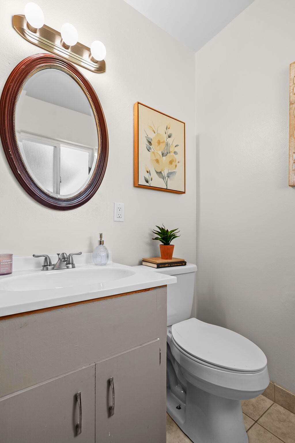 3646 Rhonda Road Cottonwood, CA 96022 - Photo 9 of 58 EnSuite Bathroom