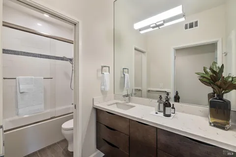 $6,877,000 | 2002 Paradise Drive, Tiburon, CA 94920