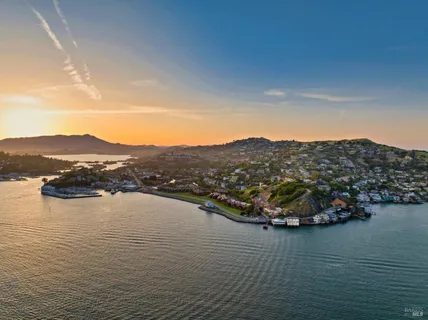 $6,877,000 | 2002 Paradise Drive, Tiburon, CA 94920