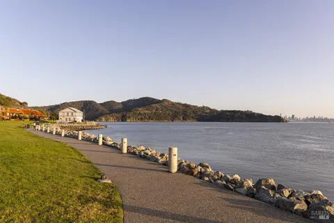 $6,877,000 | 2002 Paradise Drive, Tiburon, CA 94920