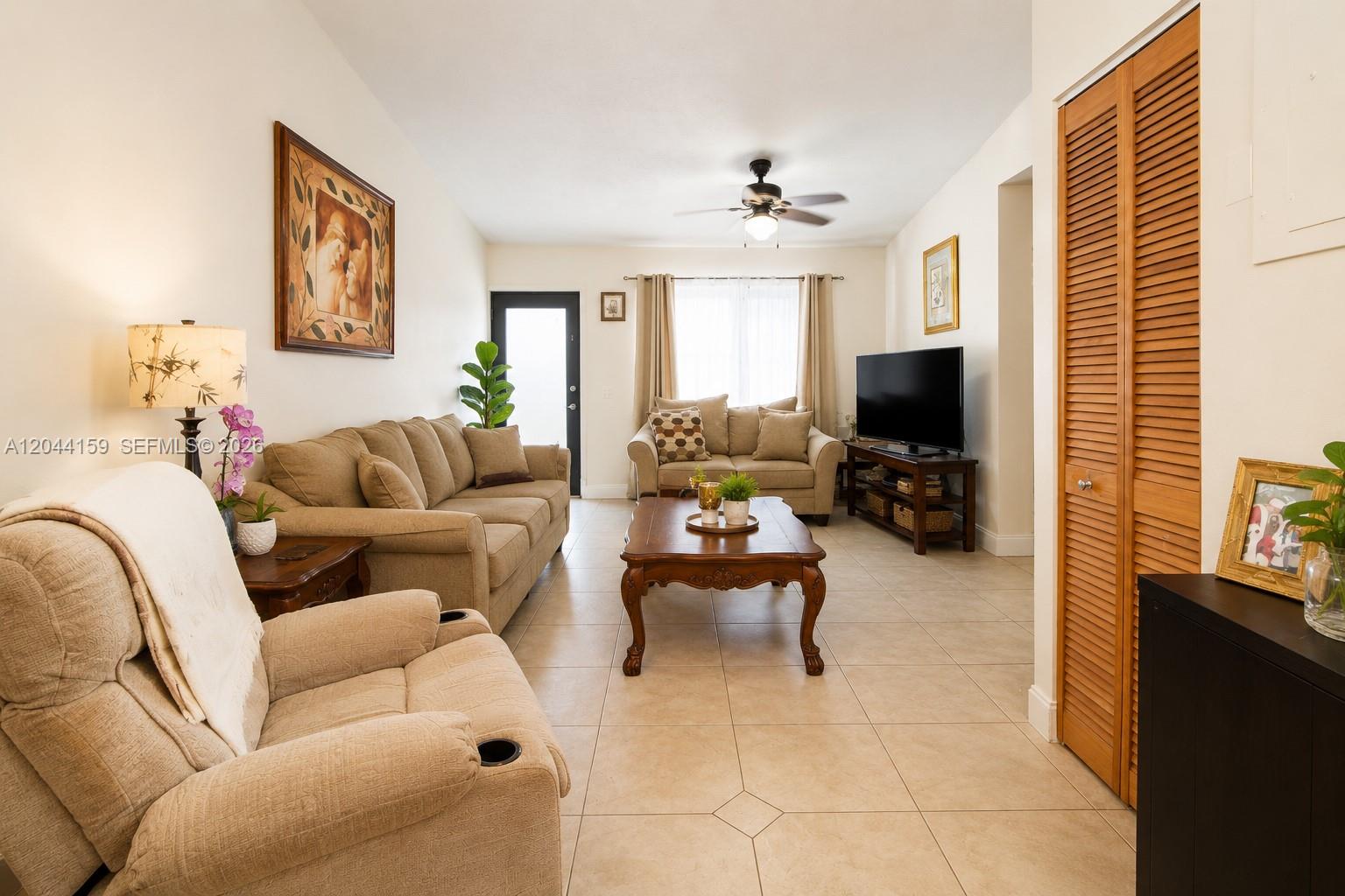 7232 West 29th Way Hialeah, FL 33018 - Photo 4 of 19 LIVING ROOM