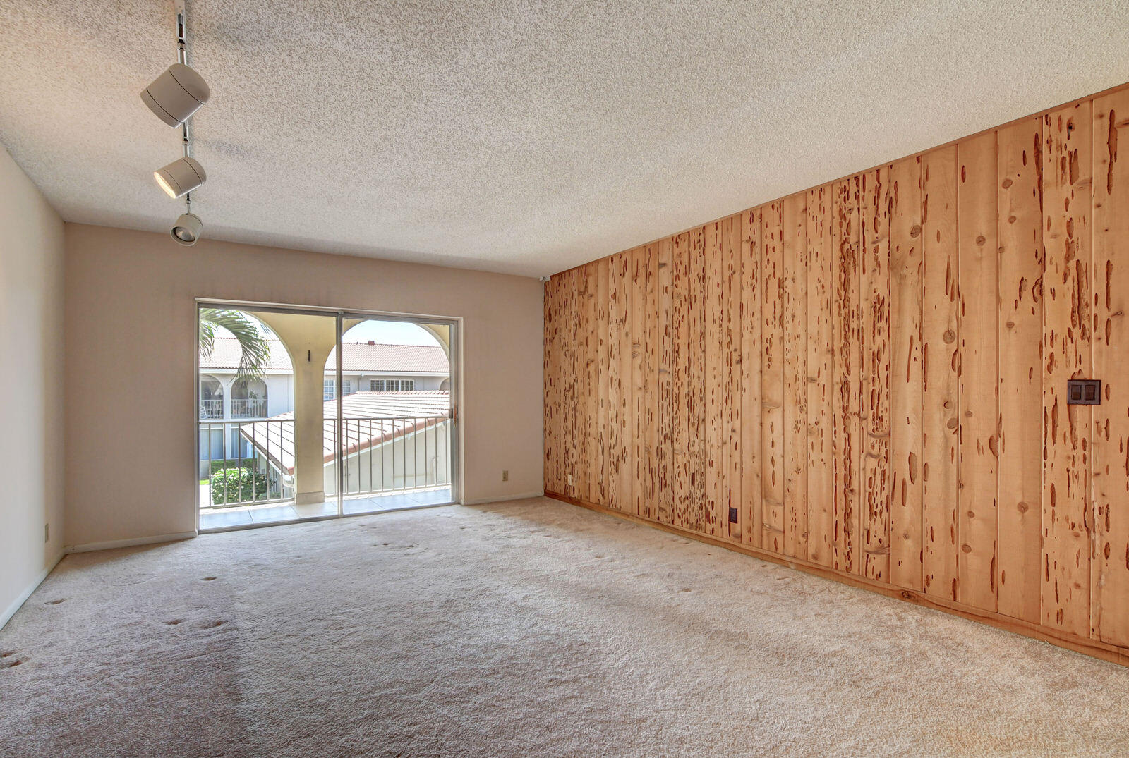 250 Northeast 20th Street, Unit 234 Boca Raton, FL 33431 - Photo 7 of 36 11_dsc_3829_30_31_32_33