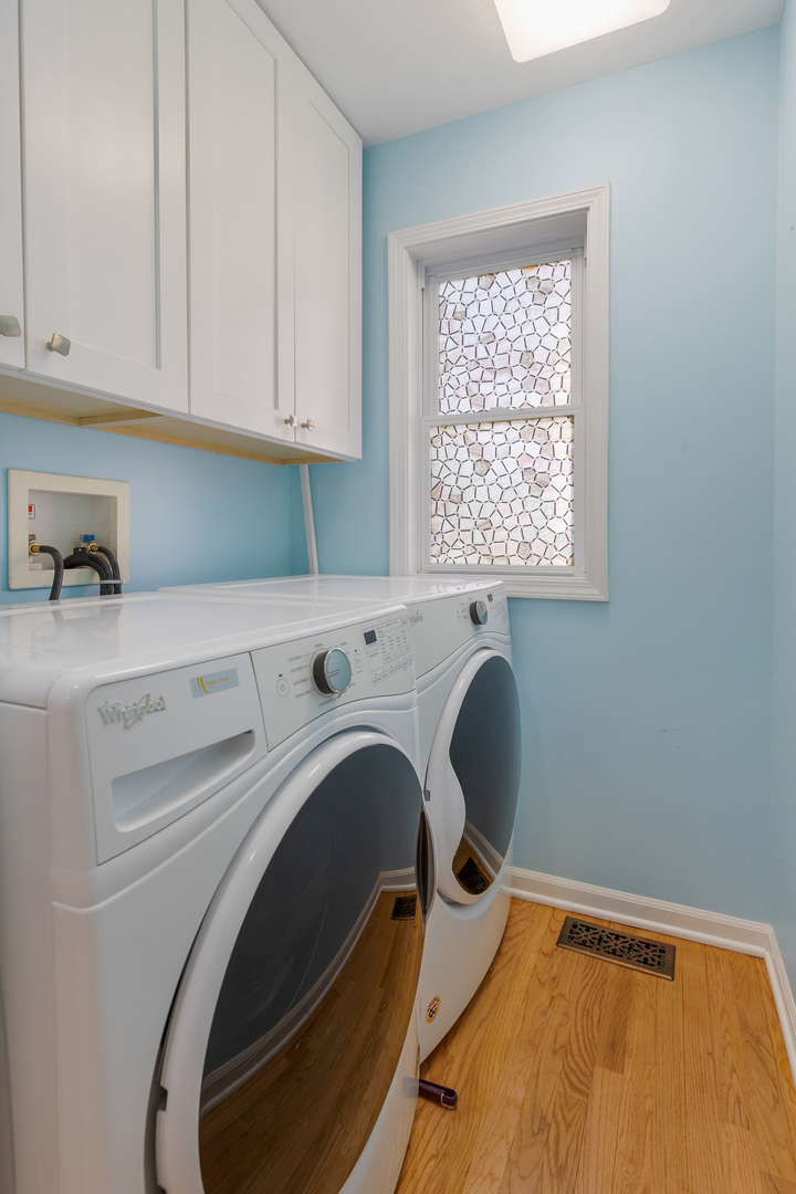 2575 Adamsway Drive Aurora, IL 60502 - Photo 12 of 30 a utility room with dryer and washer