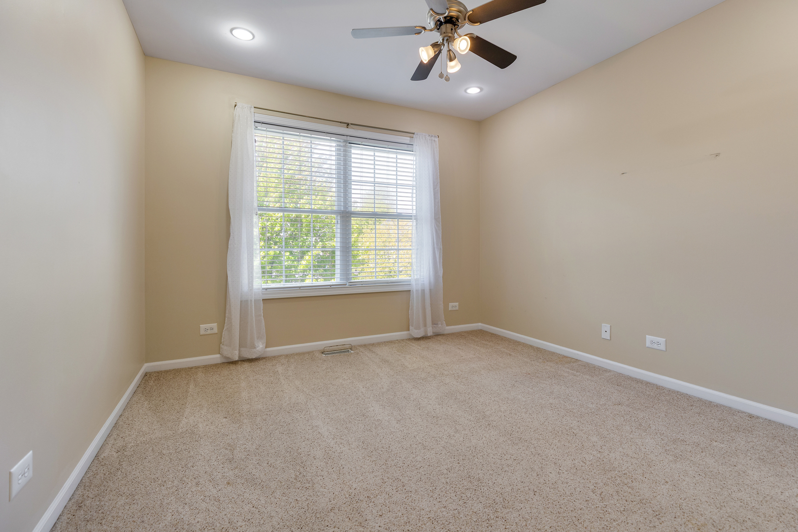 2575 Adamsway Drive Aurora, IL 60502 - Photo 18 of 30 an empty room with a window and a fan