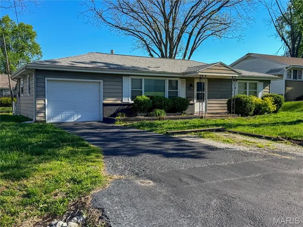 $153,500 | 827 West Johnson Street, Vandalia, IL 62471