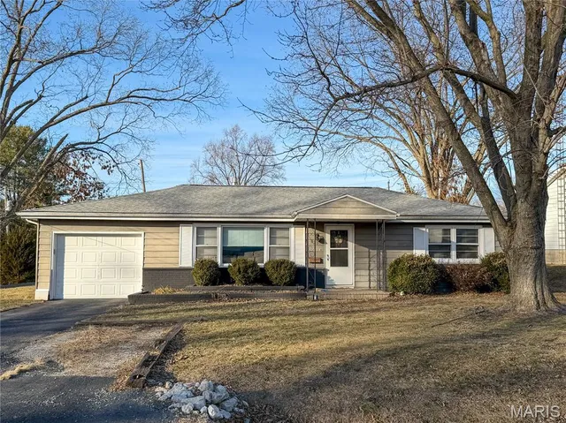 $154,500 | 827 West Johnson Street, Vandalia, IL 62471