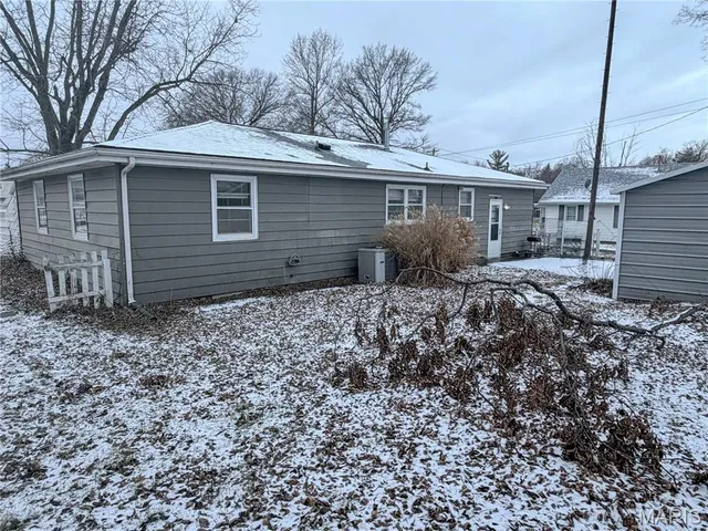 $155,000 | 827 West Johnson Street, Vandalia, IL 62471