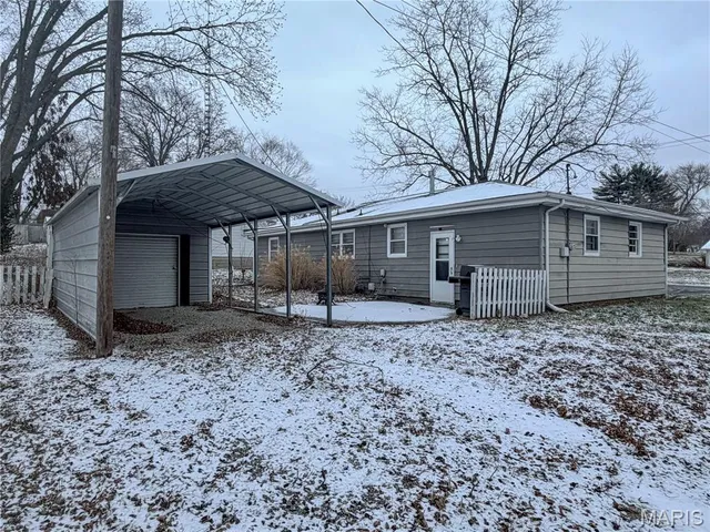 $155,000 | 827 West Johnson Street, Vandalia, IL 62471