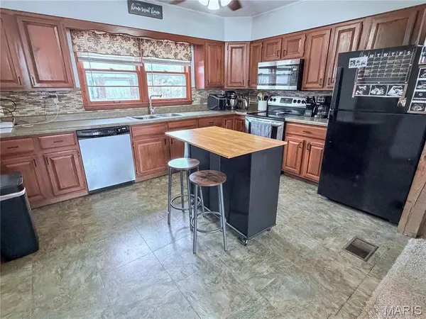 $153,500 | 827 West Johnson Street, Vandalia, IL 62471